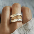 Elegant Sølv Ring med Luksuriøse Guld Accenter - Solaira