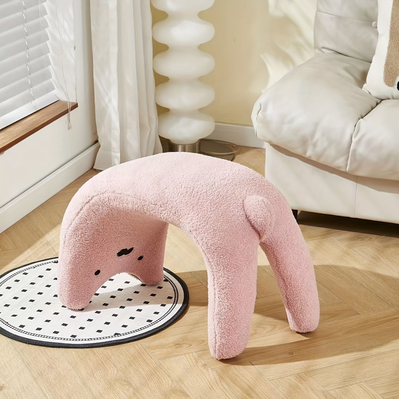Katteformet Plush Pouf – Behagelig og Funktionel Design