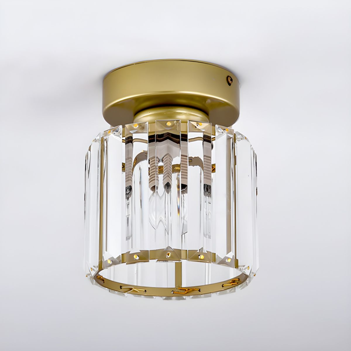Krystalglas Loftlampe – Messingbeslag & Kompakt Design