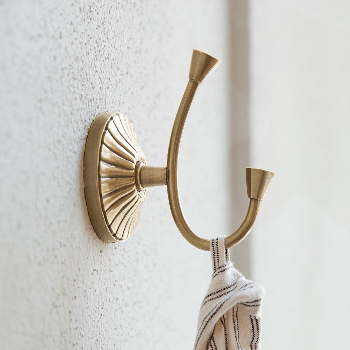 TERLING Væghook – Elegant Messingkrog Med Vintage-charme