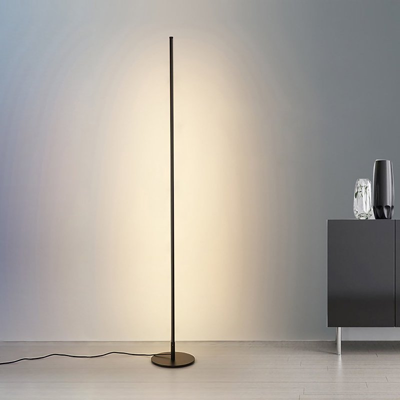 LuxeGlow Dæmpbar Gulvlampe Med Fjernbetjening Til Lysstyrke Og Farvetemperatur