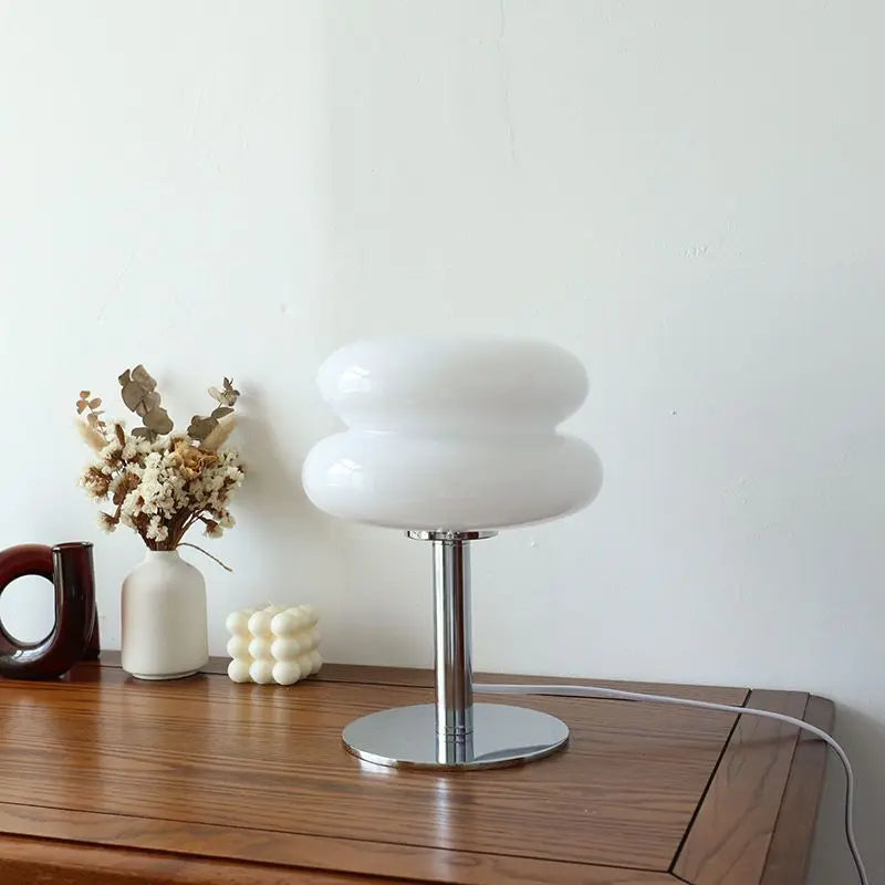 Ikonisk Design Bordlampe i Bauhaus Stil – Stemningsfuld, Tidøs og Elegant
