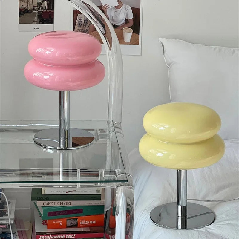 Ikonisk Design Bordlampe i Bauhaus Stil – Stemningsfuld, Tidøs og Elegant