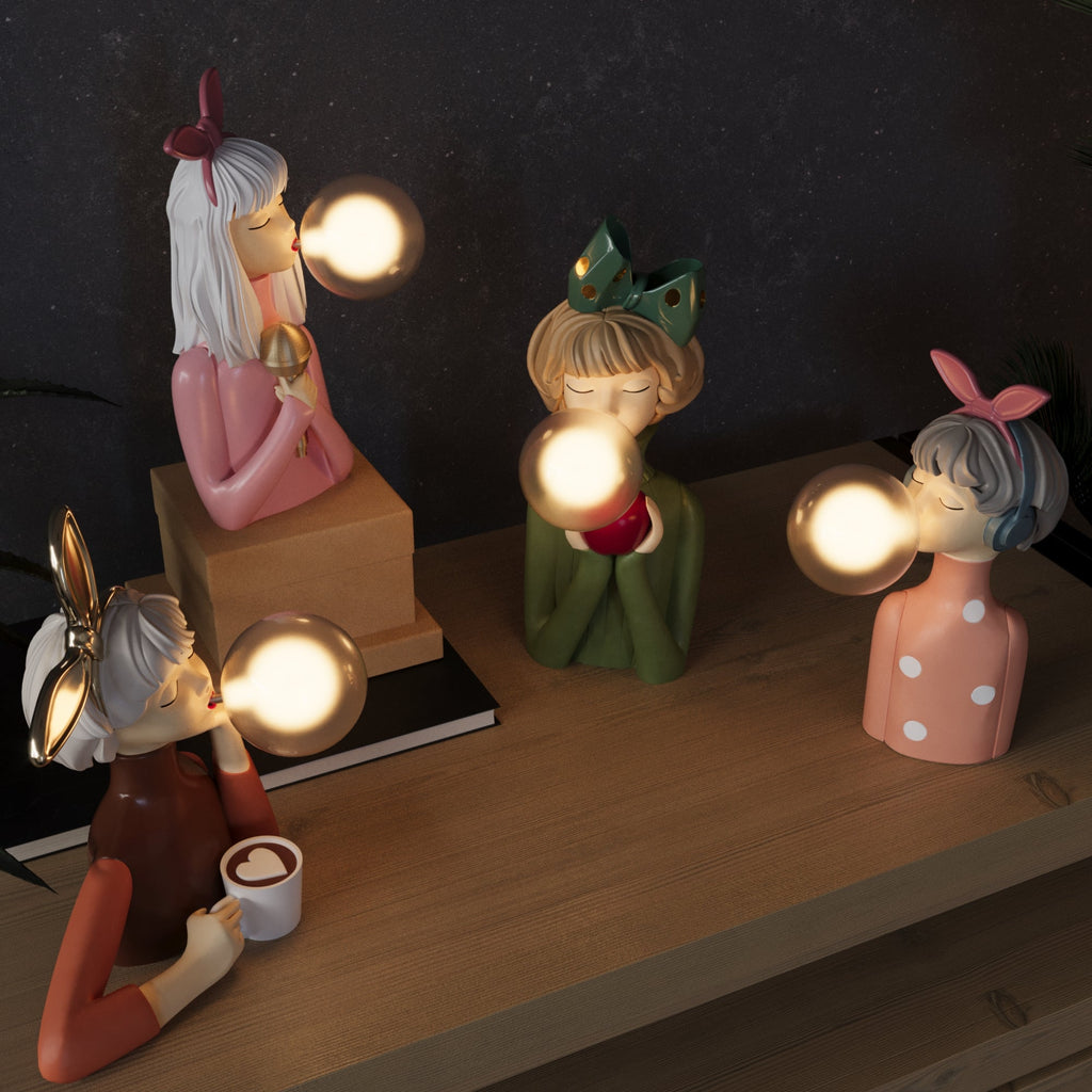 Kunstnerisk Bordlampe med Figurer – Unik, Legesyg og Atmosfærisk