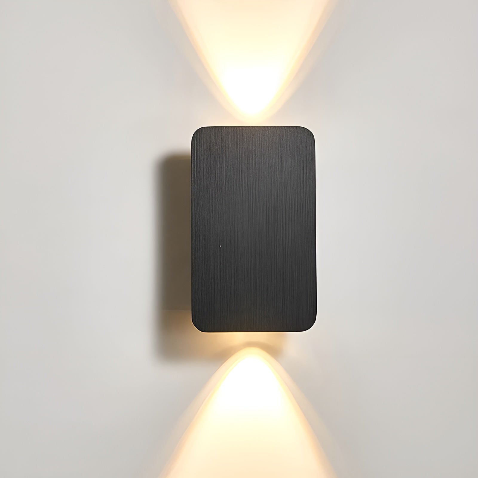 LED væglampe med opad- og nedadgående lysstråle – Moderne og stemningsfuld