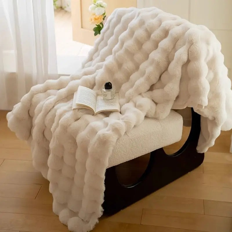 VeloraWeave Kanin Faux Fur Plaid Til Hyggelig Varme I Hjemmet
