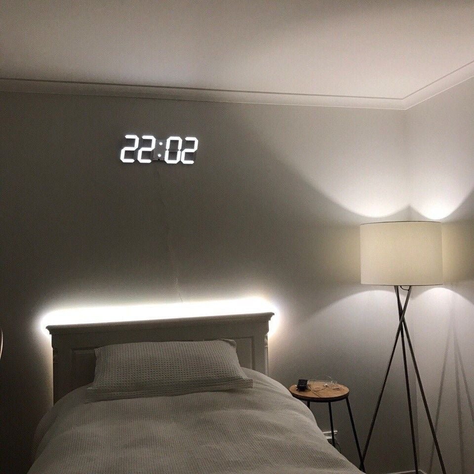 Digital 3D LED Vægur – Moderne Design med Dæmpningsfunktion og Optimal Synlighed