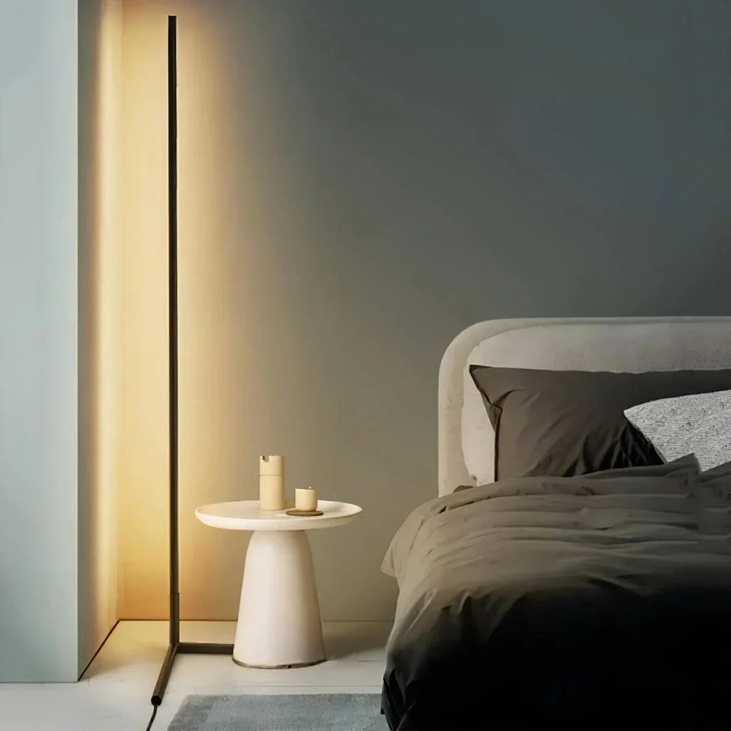 Minimalistisk LED Gulvlampe med Dæmpbare Lystilstande og Moderne Lineært Design
