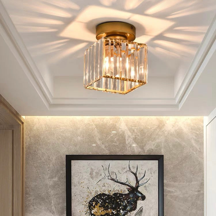 Krystalglas Loftlampe – Messingbeslag & Kompakt Design