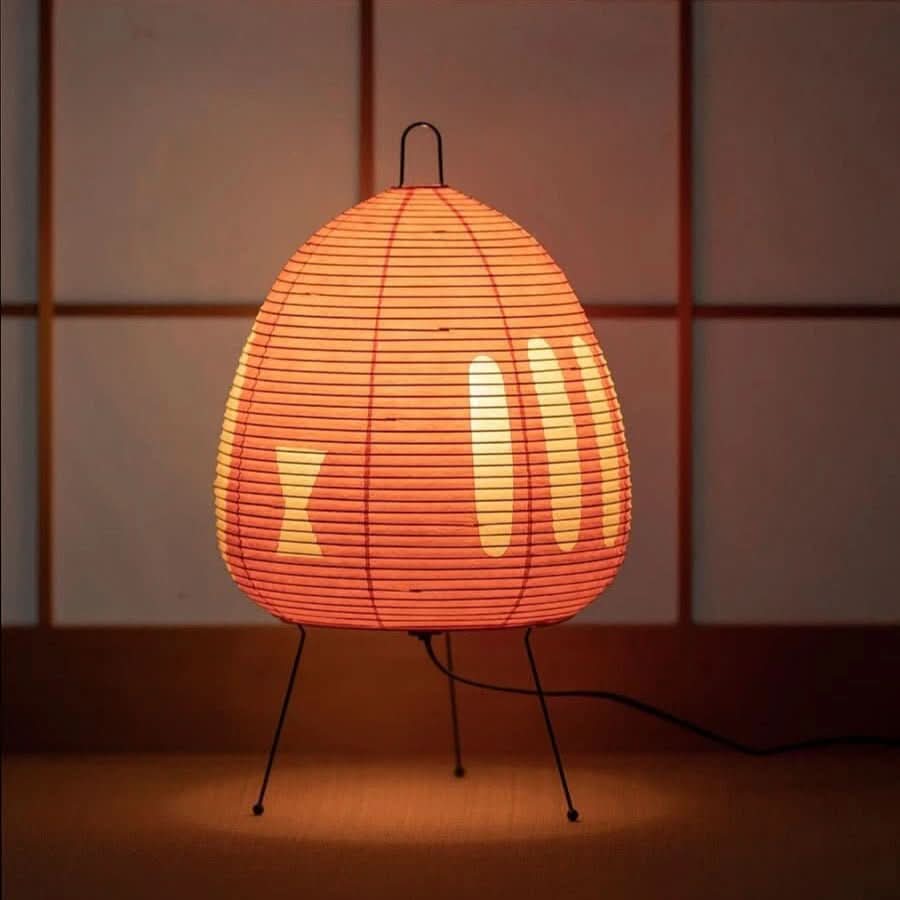 Bordlampe med Rispapir Skærm og Japansk Inspireret Design