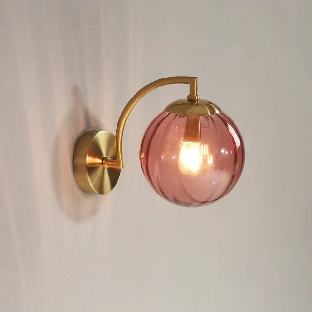 Moderne Glas Væglampe med Varmt Lys og Elegant Skandinavisk Design