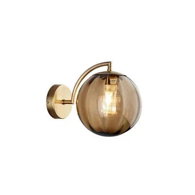 Moderne Glas Væglampe med Varmt Lys og Elegant Skandinavisk Design
