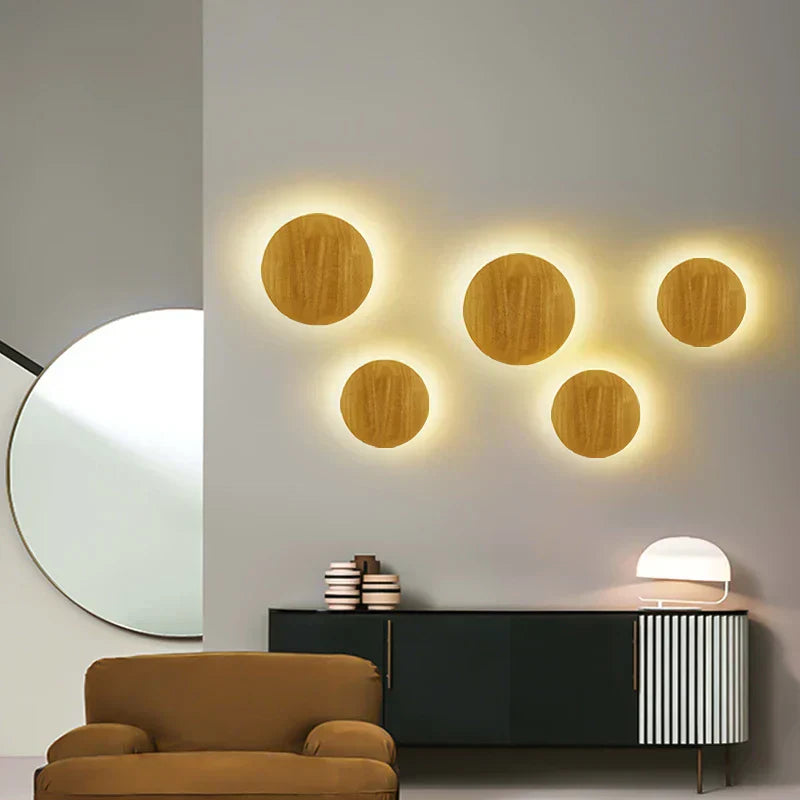 Skandinavisk Træ Væglampe med Varmt Lys og Minimalistisk Design