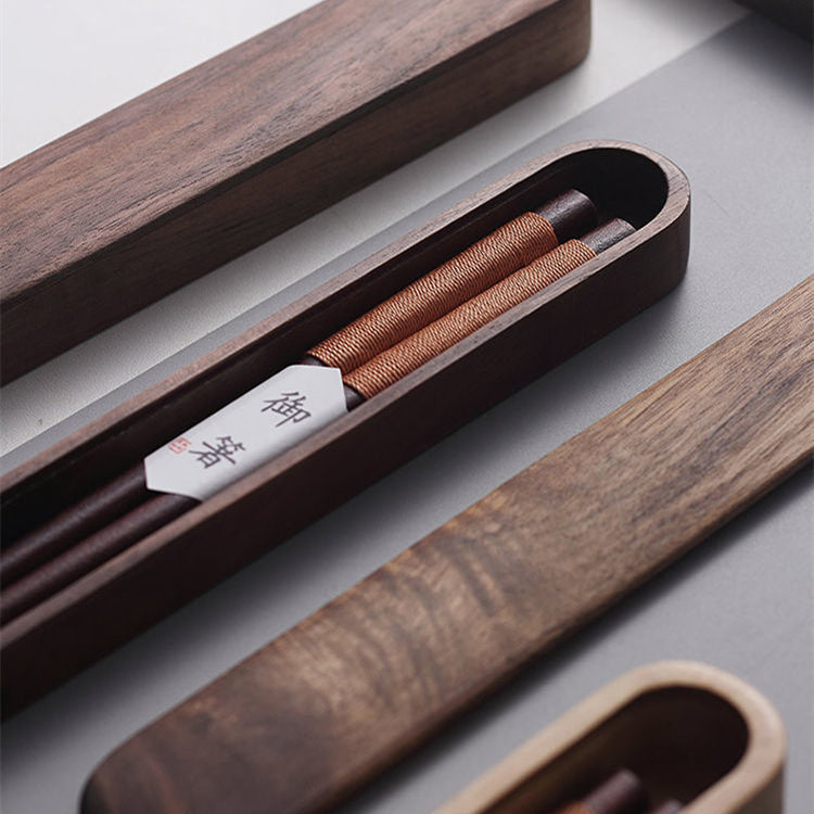 MASU Sort Valnød Chopsticks med Dekorativ Tråd i Trææske