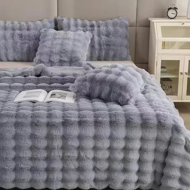 VeloraWeave Kanin Faux Fur Plaid Til Hyggelig Varme I Hjemmet