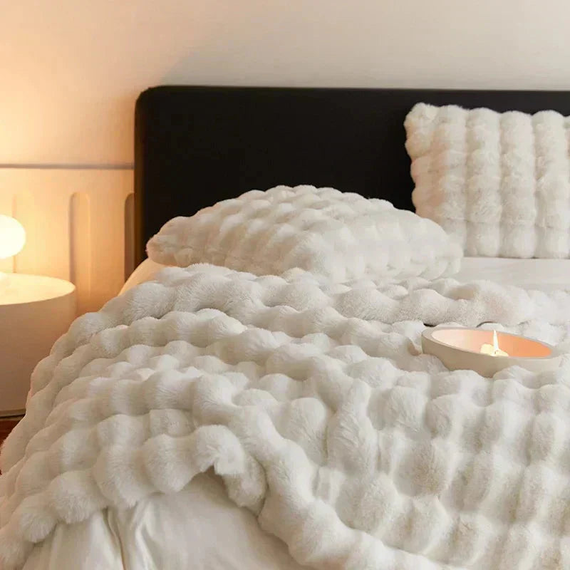 VeloraWeave Kanin Faux Fur Plaid Til Hyggelig Varme I Hjemmet