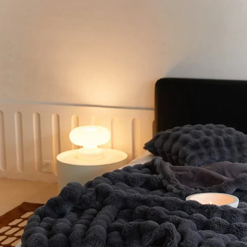 VeloraWeave Kanin Faux Fur Plaid Til Hyggelig Varme I Hjemmet