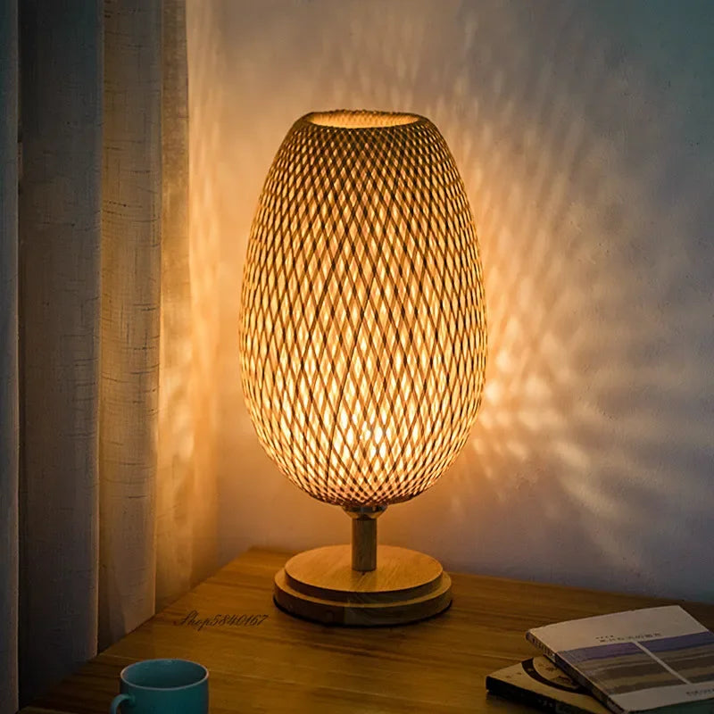 Vintage Bambus Bordlampe med Varmt Lys og Naturligt Udseende