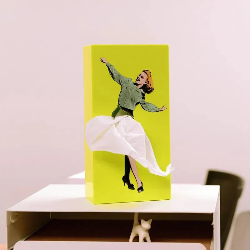 Kevara Mindeske Tissueskasse med Vintage Pin-Up Kjole Designs i Træfinish