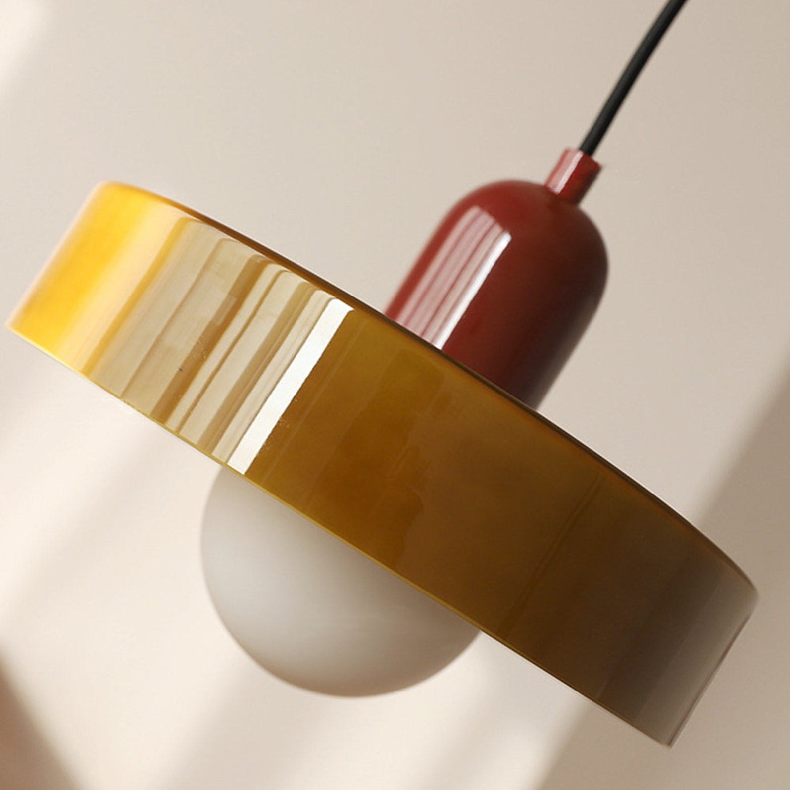 Bauhaus Aurelo Farvet Glas Pendellampe Til Spisestuer