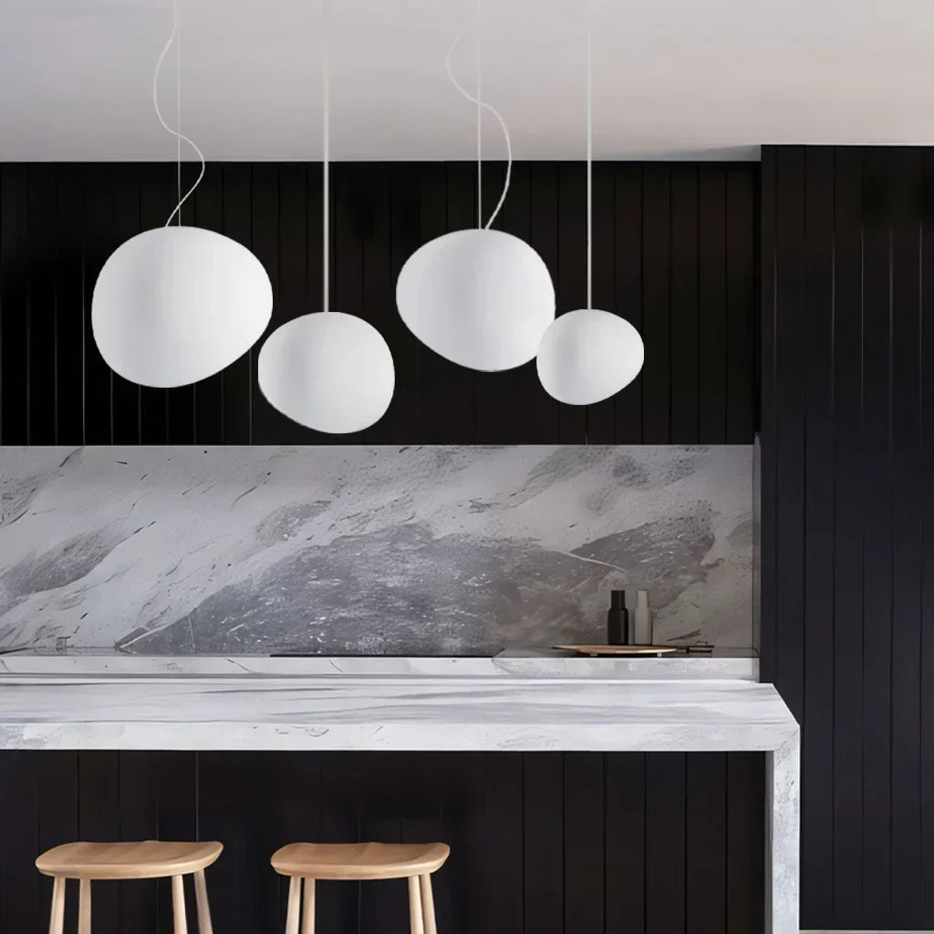 Elegant Hvid Pebble Pendel lampe med Minimalistisk Design