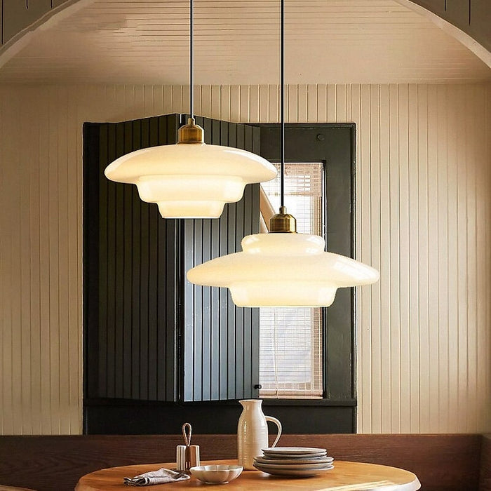 Astria Pendelampe med Elfenbensglas til 1950'er-inspirerede interiører