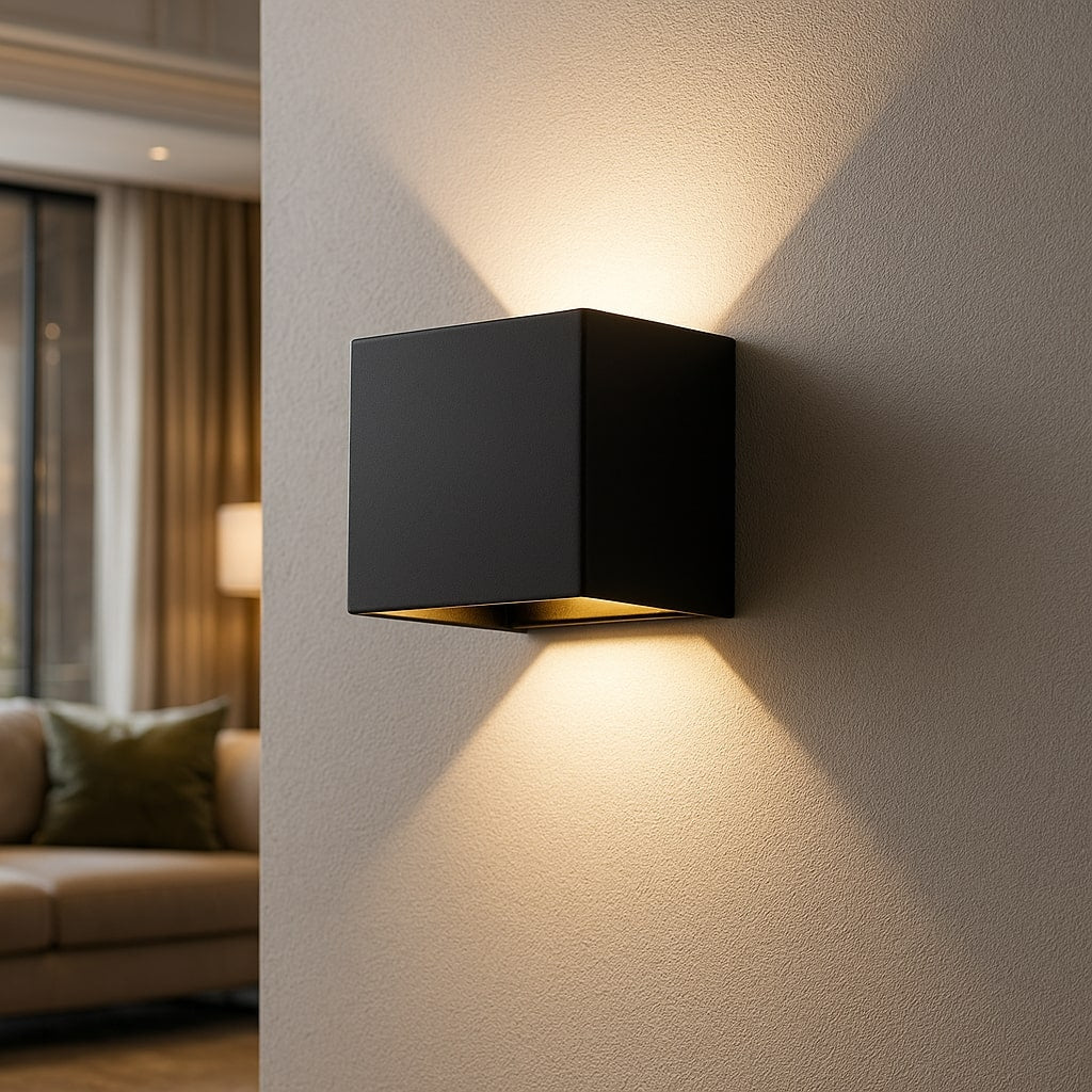 Trådløs væglampe til indendørs og udendørs brug | LED væglampe med batteri og sensor i sort og hvid