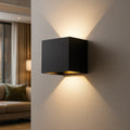 Trådløs væglampe til indendørs og udendørs brug | LED væglampe med batteri og sensor i sort og hvid