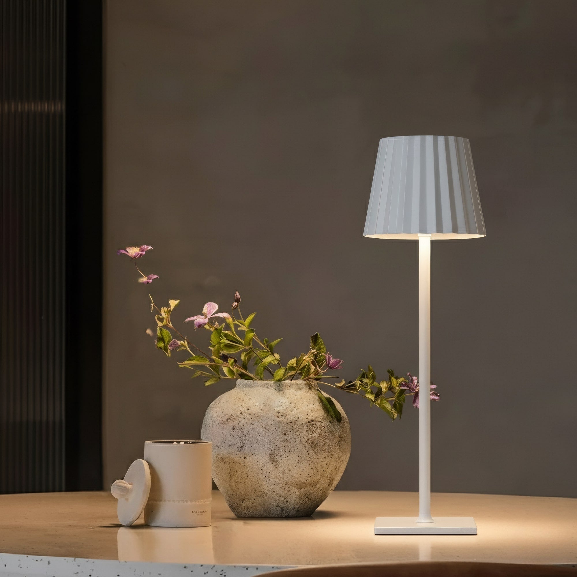 Trådlampe | Lampe til stuen | Moderne bordlampe med batteri | VelaLume