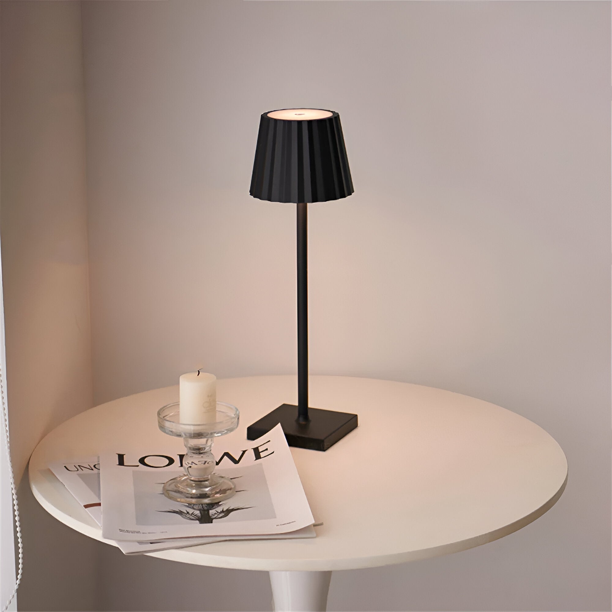 Trådlampe | Lampe til stuen | Moderne bordlampe med batteri | VelaLume