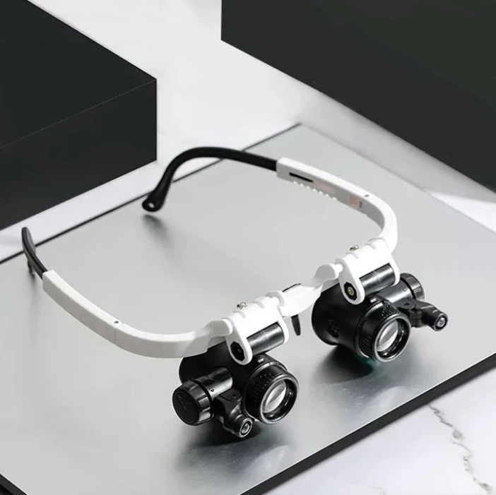Lupelbrille med lys og 8x, 15x & 23x forstørrelse | ZoomSicht