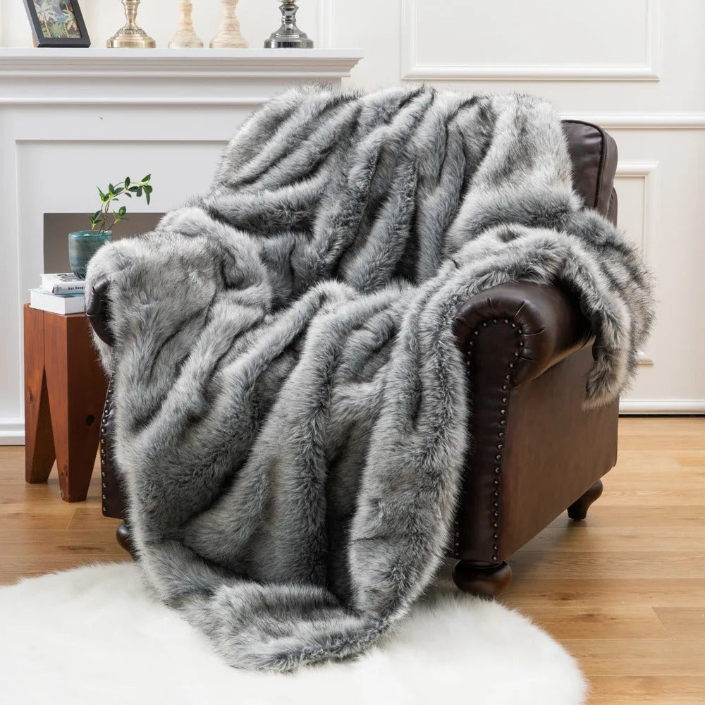 Silvara Luxe Plaid Med Faux Fur For Hyggelig Varme Og Moderne Stil