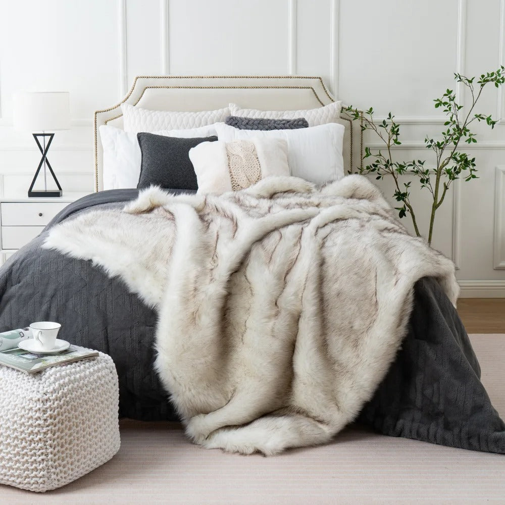Silvara Luxe Plaid Med Faux Fur For Hyggelig Varme Og Moderne Stil