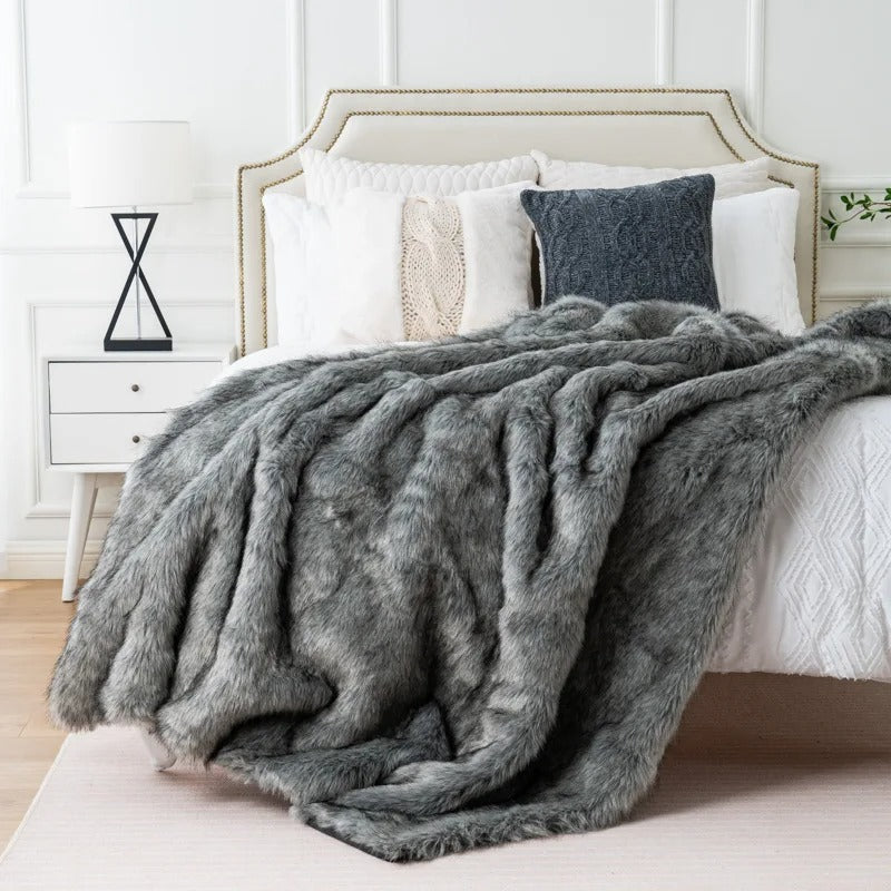 Silvara Luxe Plaid Med Faux Fur For Hyggelig Varme Og Moderne Stil
