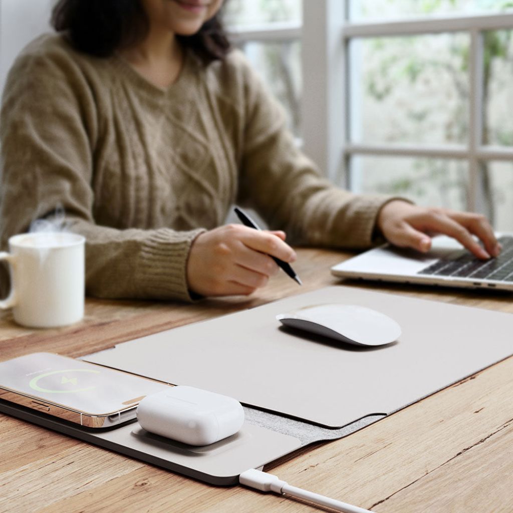 PowerDesk Sleeve – Slim Laptop Case med Trådløs Opladningsfunktion