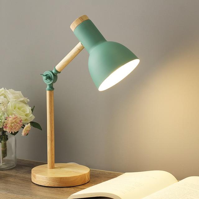Skandinavisk Træ Skrivebordslampe med Foldbart Design