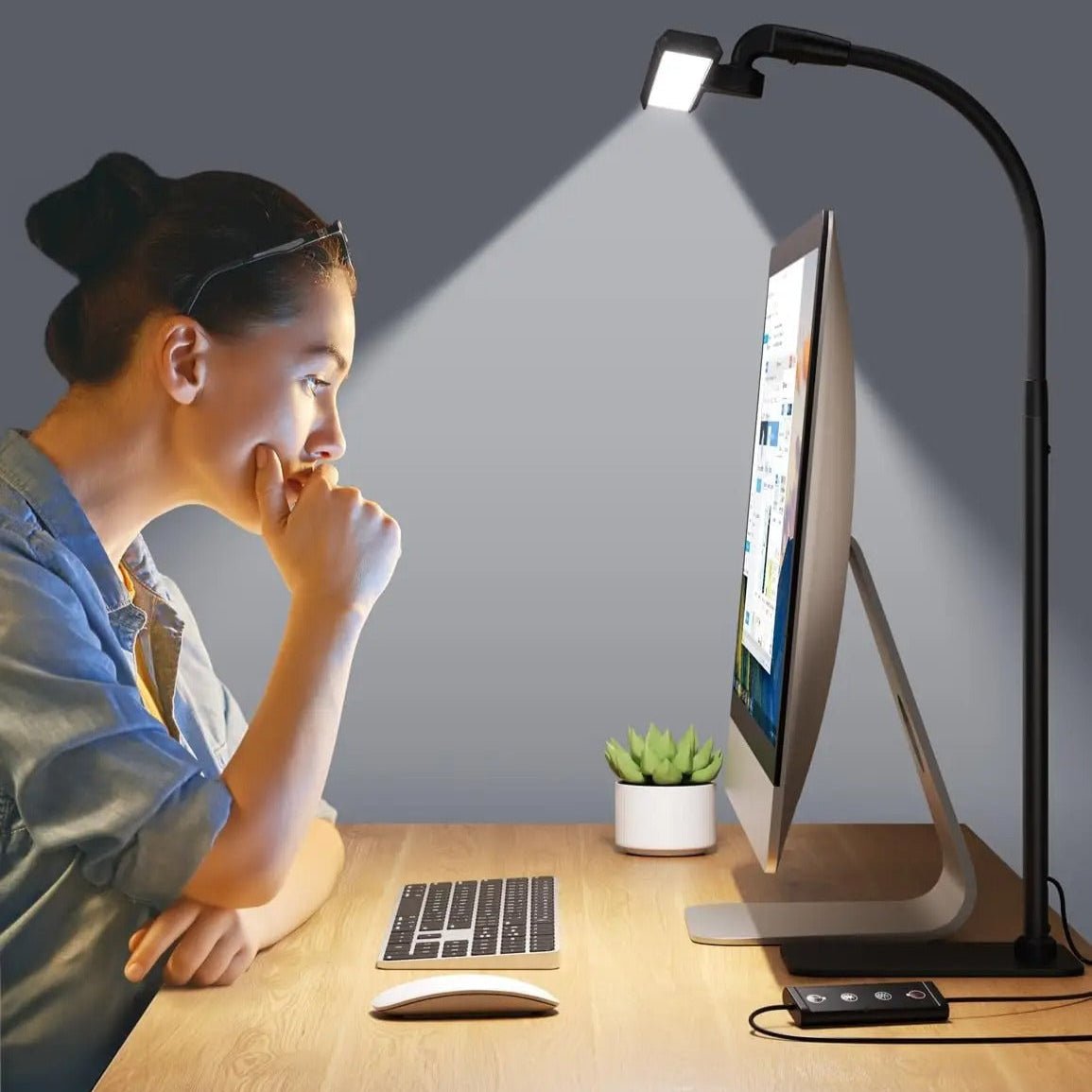 Skrivebordslampe | Dimm­bar LED Bordlampe | BordStråle