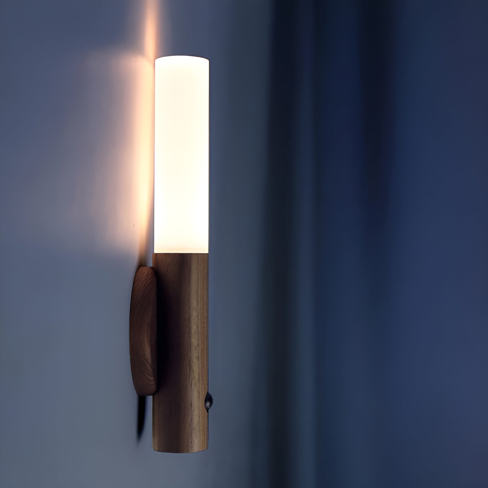 Væglampe til indendørs brug med bevægelsessensor & genopladeligt batteri | Trådløs lampe | NordLicht